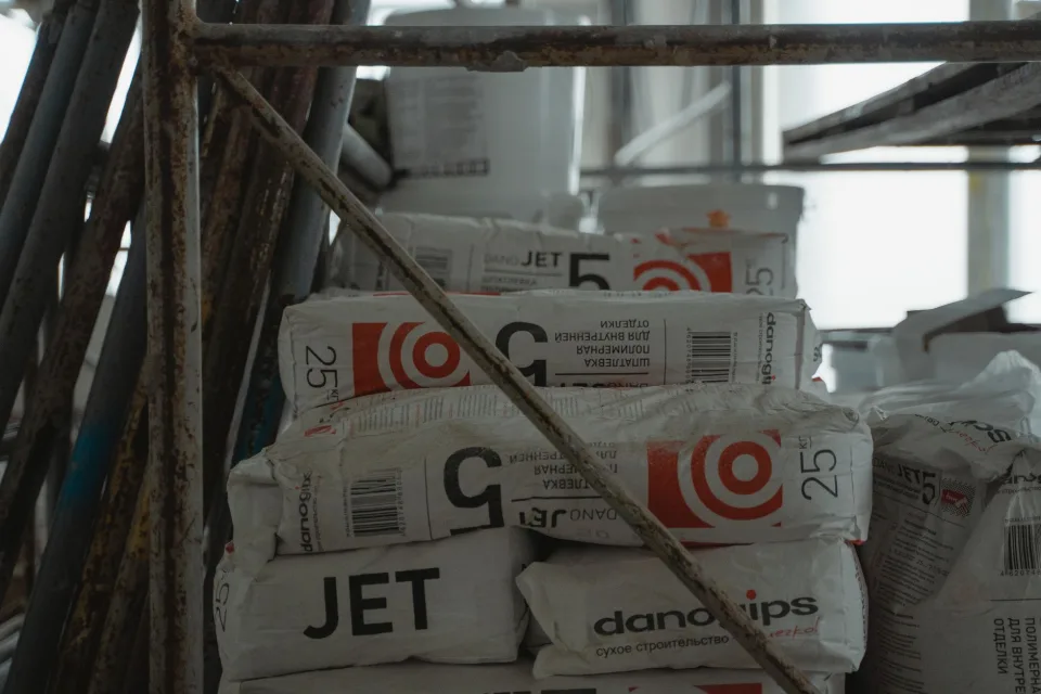 Bao xi măng xếp trên pallet